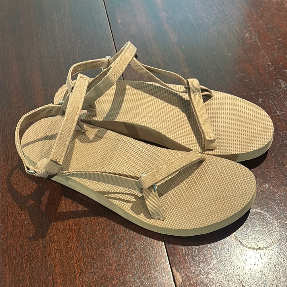 Teva Tan Universal Slim W9